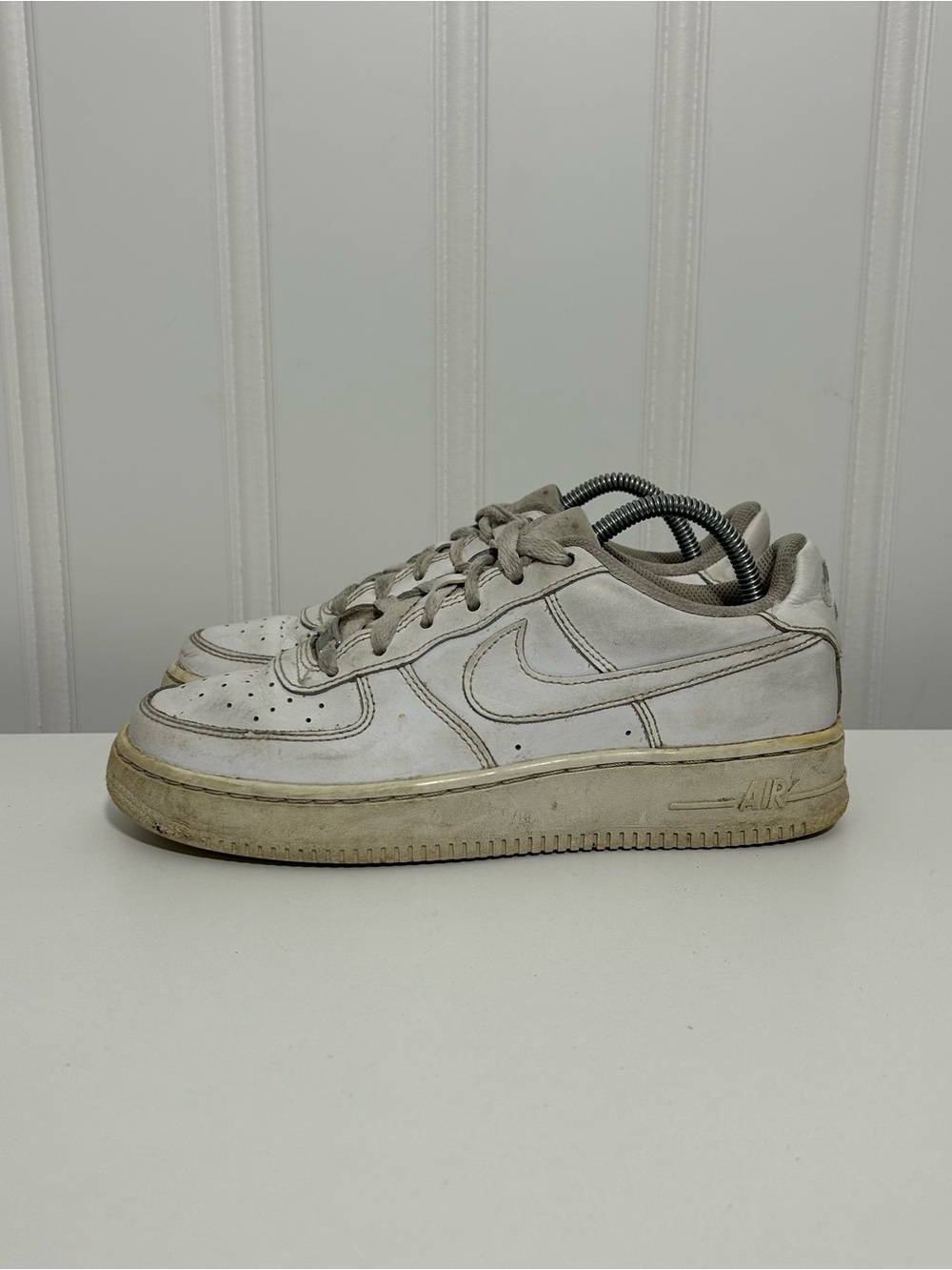 Nike Air Force 1 White Leather Low-Top Sneakers - Picture 3 of 8